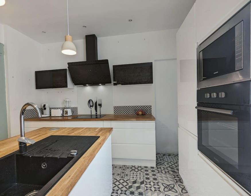 A 5Mn De La Reserve Africaine, Charmante Maison De Village Avec Patio Sigean Esterno foto