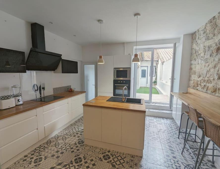 A 5Mn De La Reserve Africaine, Charmante Maison De Village Avec Patio Sigean Esterno foto